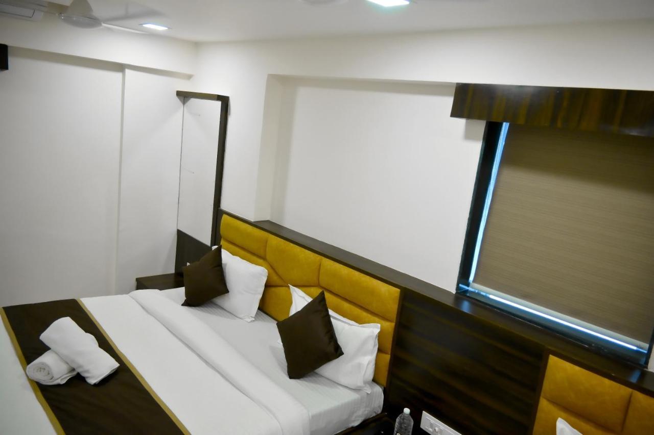 Hotel Royal Ican Sindhubhavan Road Ahmedabad Eksteriør bilde
