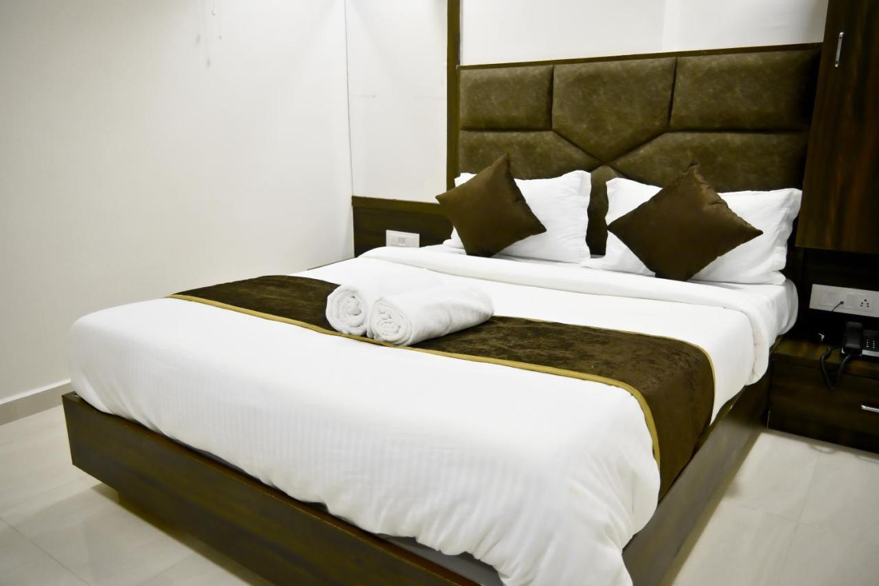 Hotel Royal Ican Sindhubhavan Road Ahmedabad Eksteriør bilde
