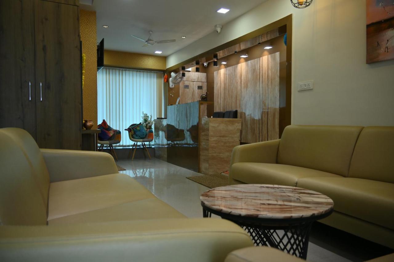 Hotel Royal Ican Sindhubhavan Road Ahmedabad Eksteriør bilde