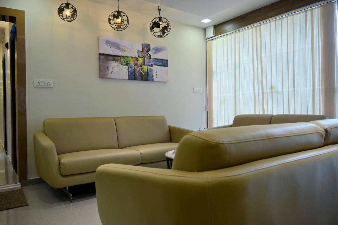 Hotel Royal Ican Sindhubhavan Road Ahmedabad Eksteriør bilde