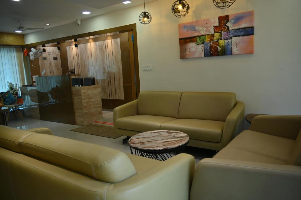 Hotel Royal Ican Sindhubhavan Road Ahmedabad Eksteriør bilde