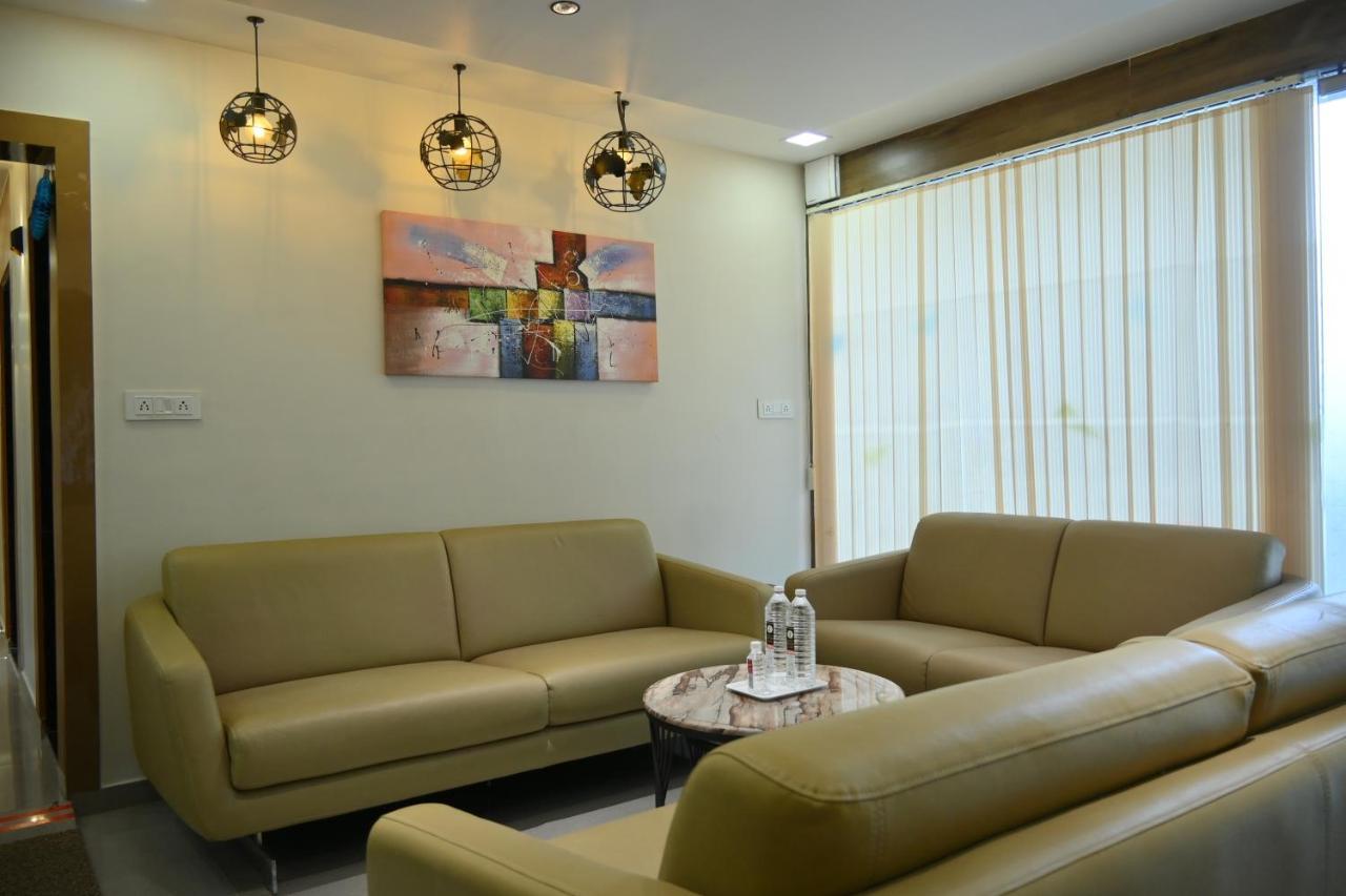 Hotel Royal Ican Sindhubhavan Road Ahmedabad Eksteriør bilde