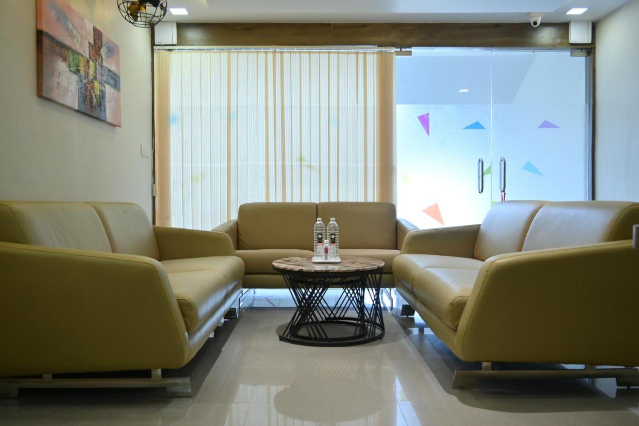 Hotel Royal Ican Sindhubhavan Road Ahmedabad Eksteriør bilde