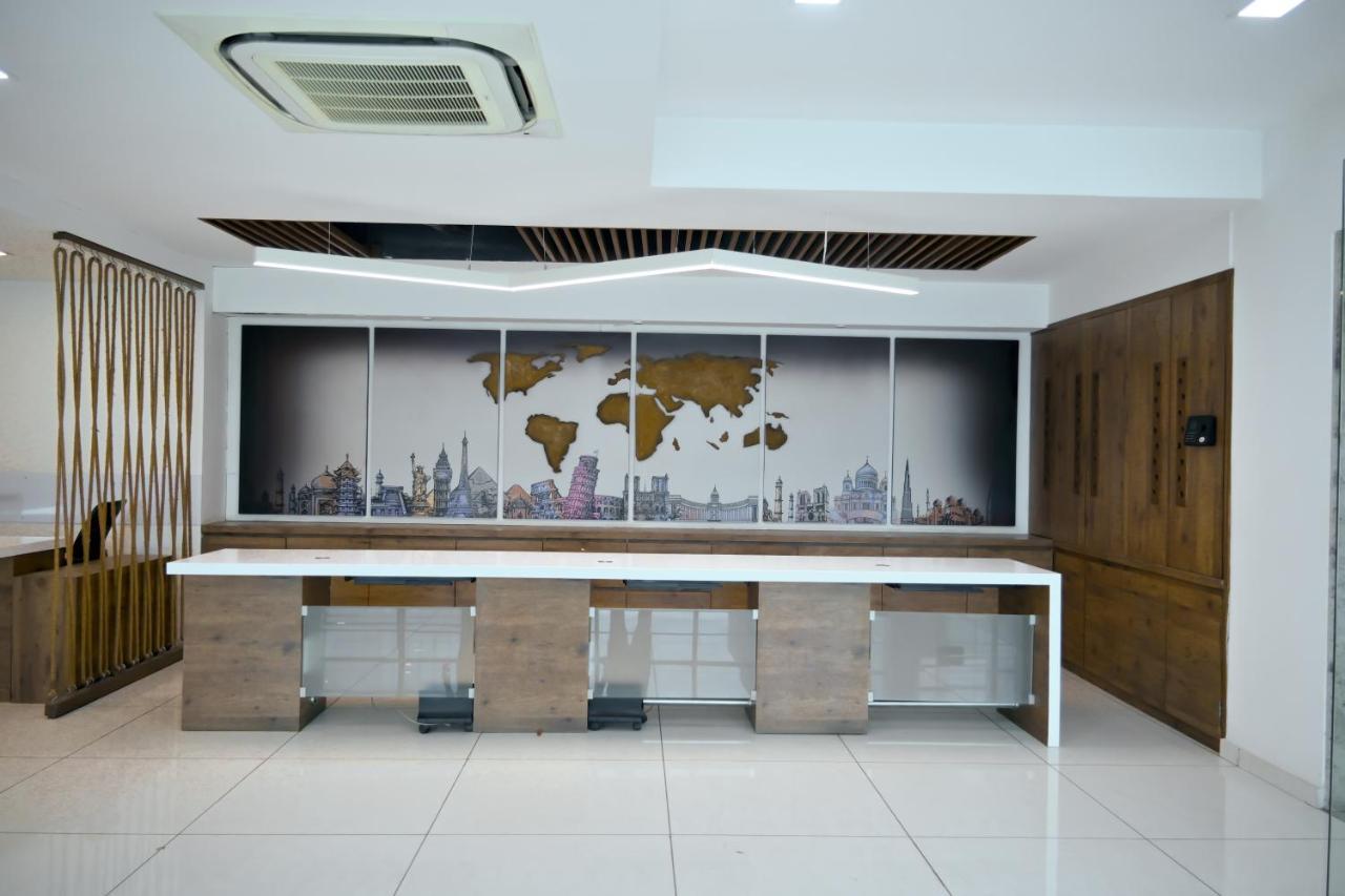 Hotel Royal Ican Sindhubhavan Road Ahmedabad Eksteriør bilde