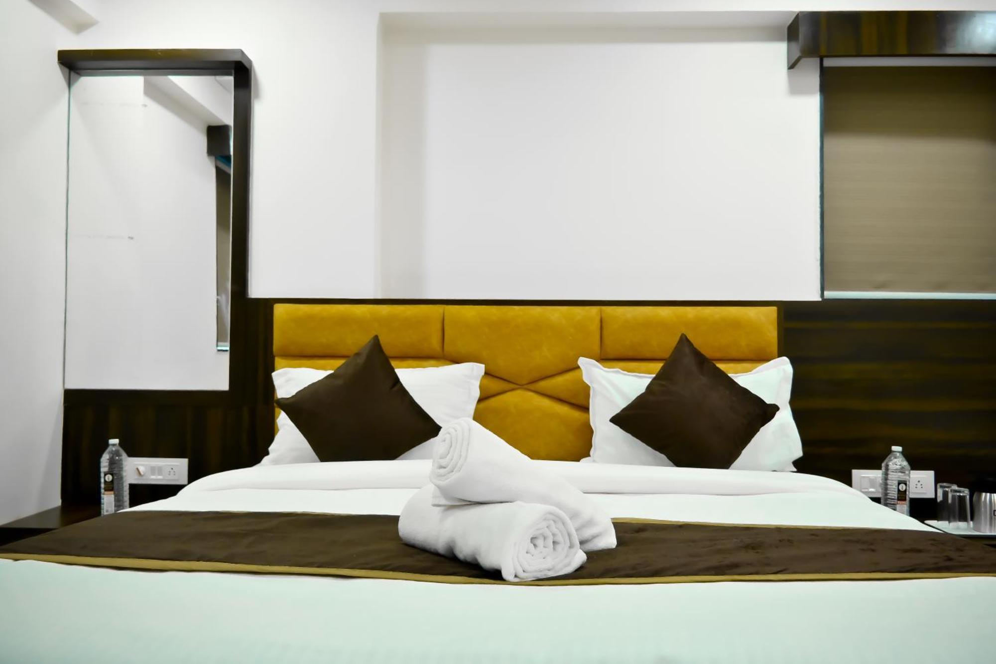 Hotel Royal Ican Sindhubhavan Road Ahmedabad Eksteriør bilde