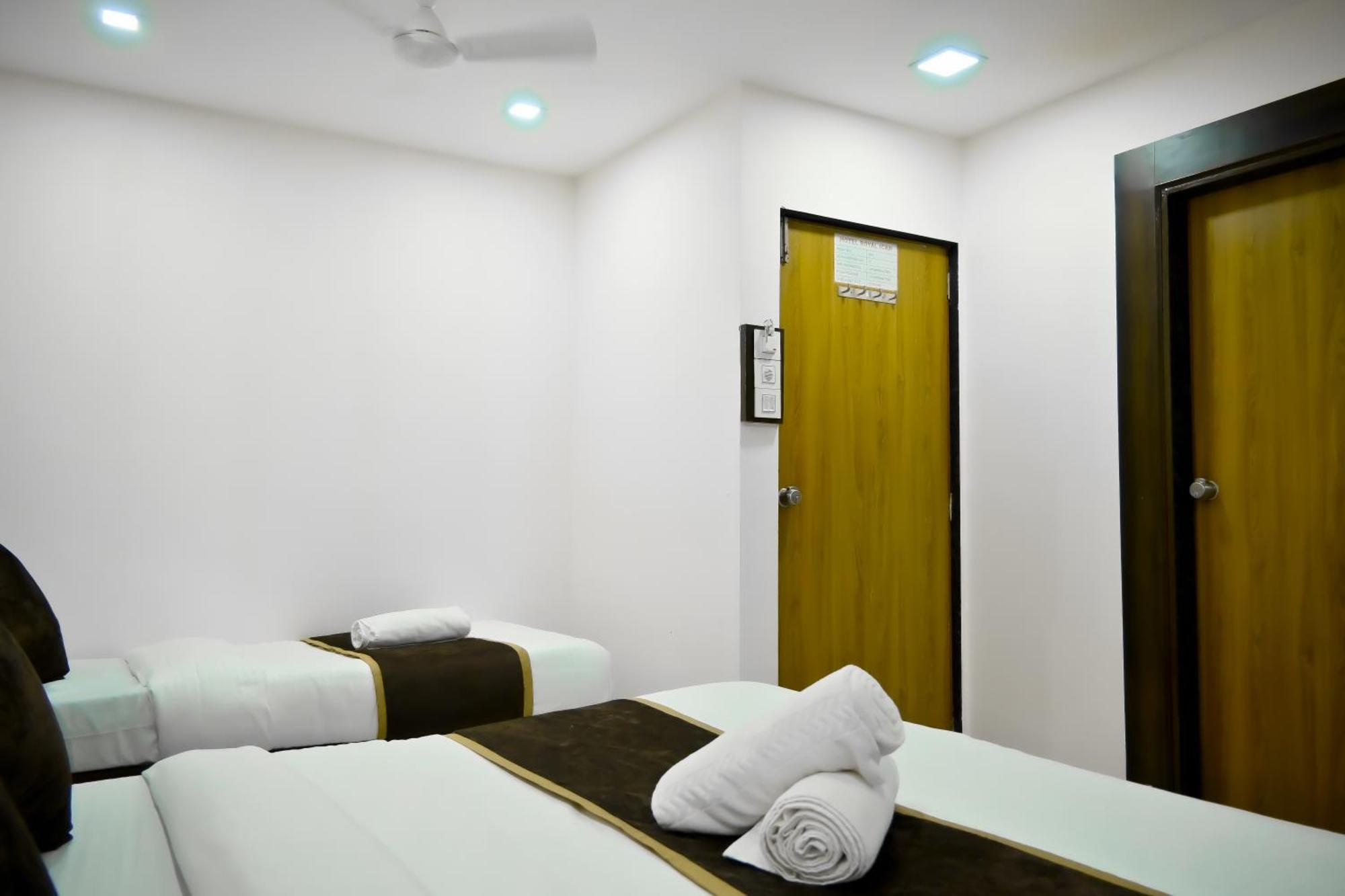 Hotel Royal Ican Sindhubhavan Road Ahmedabad Eksteriør bilde