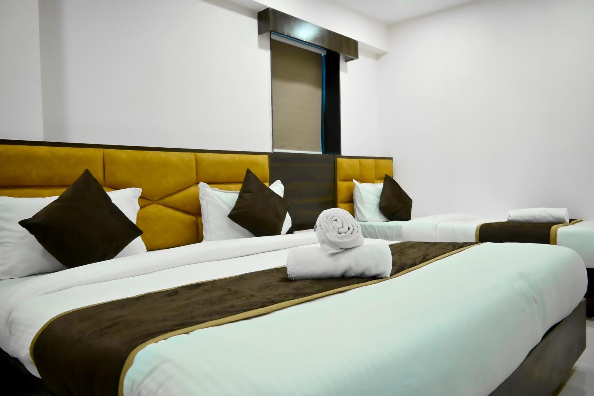 Hotel Royal Ican Sindhubhavan Road Ahmedabad Eksteriør bilde