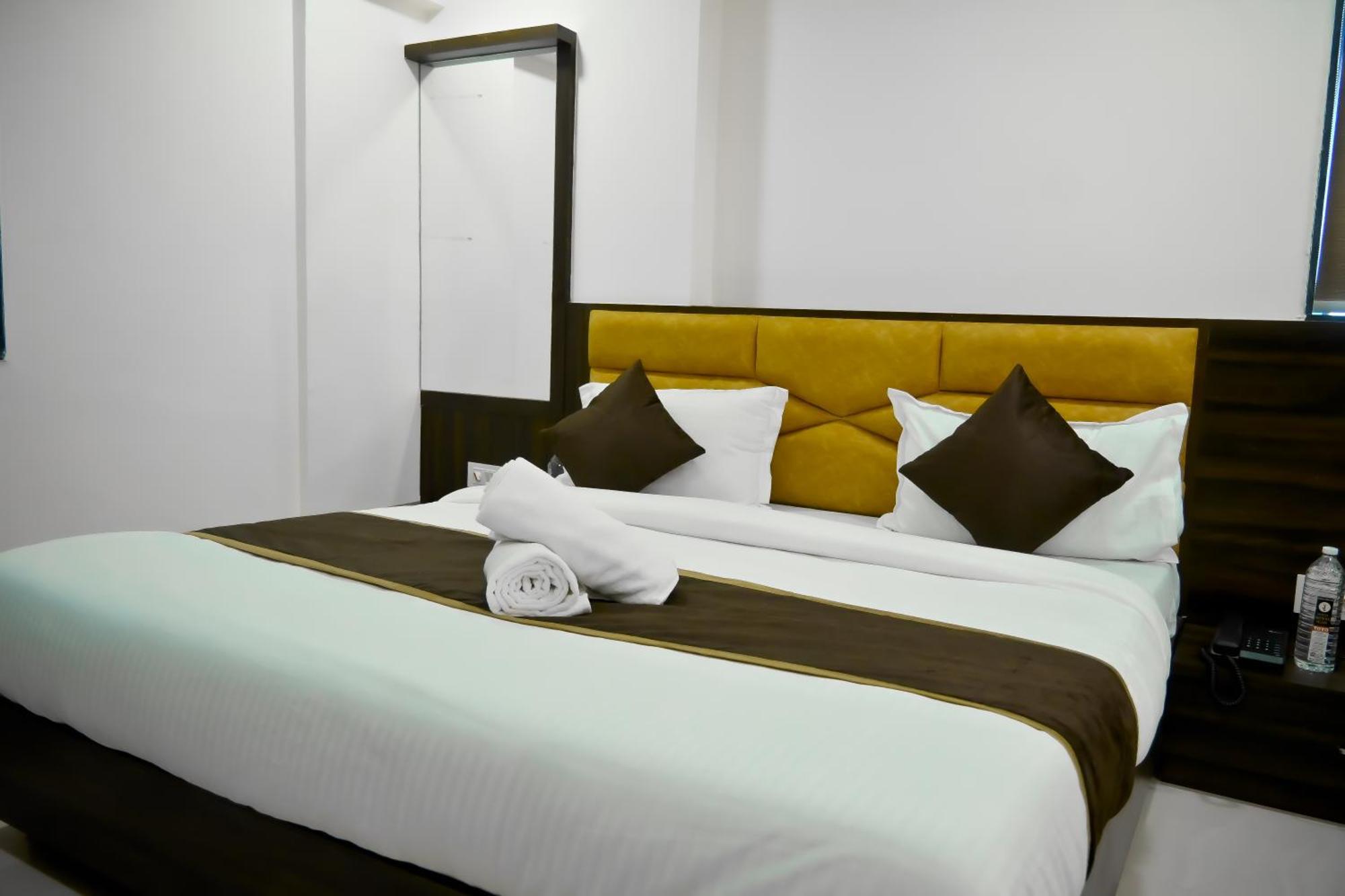 Hotel Royal Ican Sindhubhavan Road Ahmedabad Eksteriør bilde