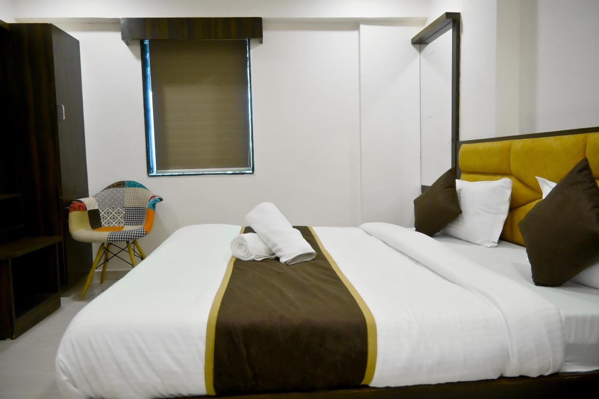 Hotel Royal Ican Sindhubhavan Road Ahmedabad Eksteriør bilde