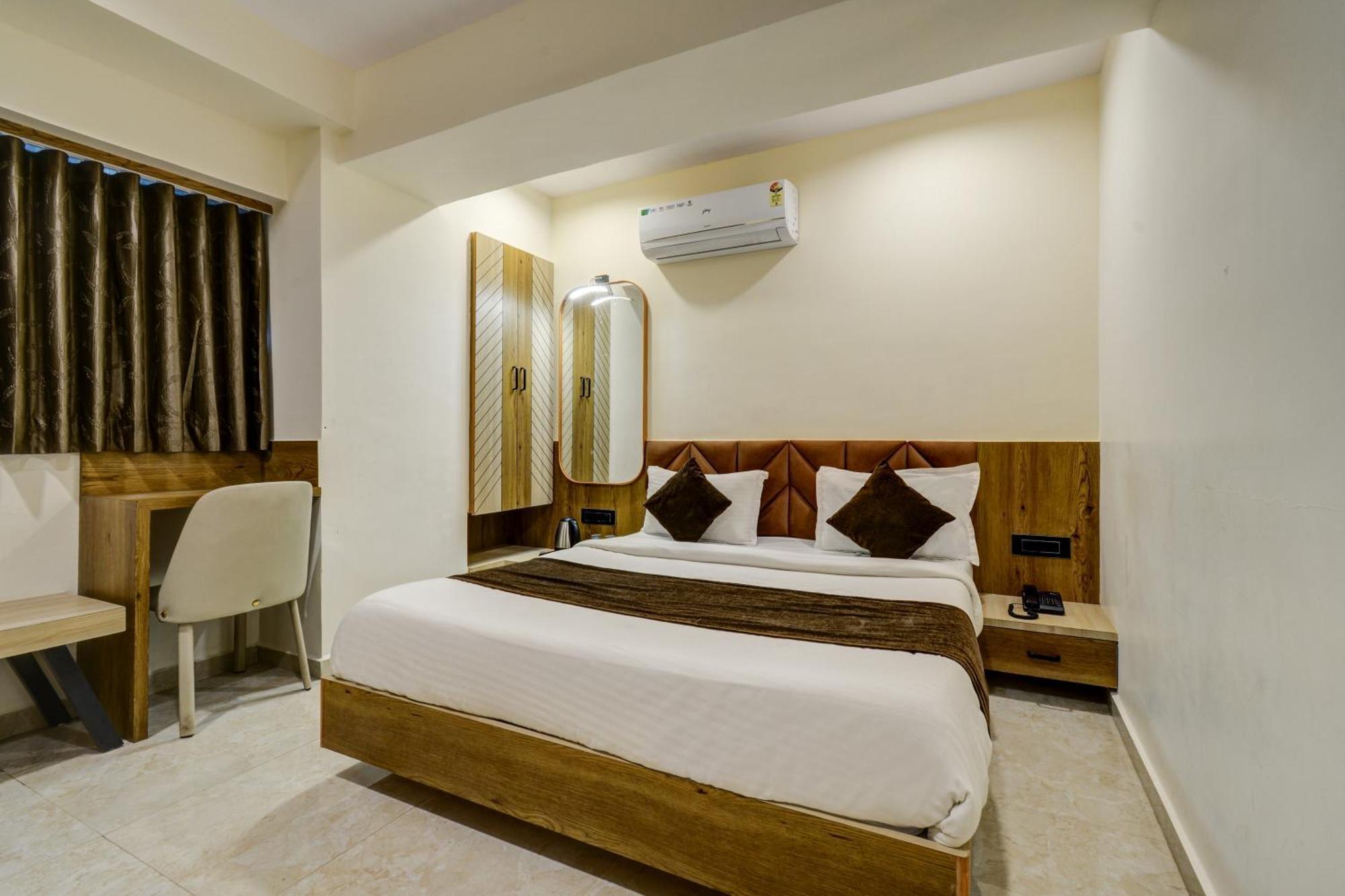 Hotel Royal Ican Sindhubhavan Road Ahmedabad Eksteriør bilde