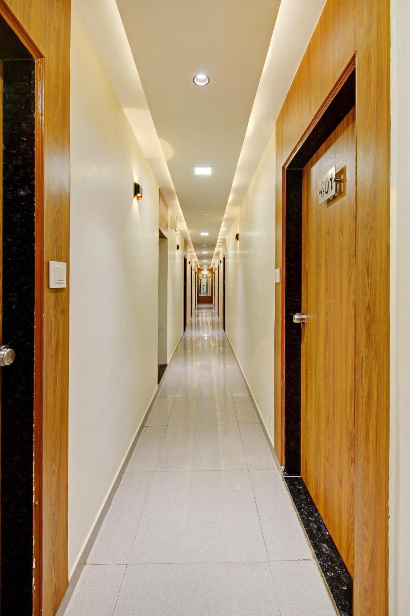 Hotel Royal Ican Sindhubhavan Road Ahmedabad Eksteriør bilde
