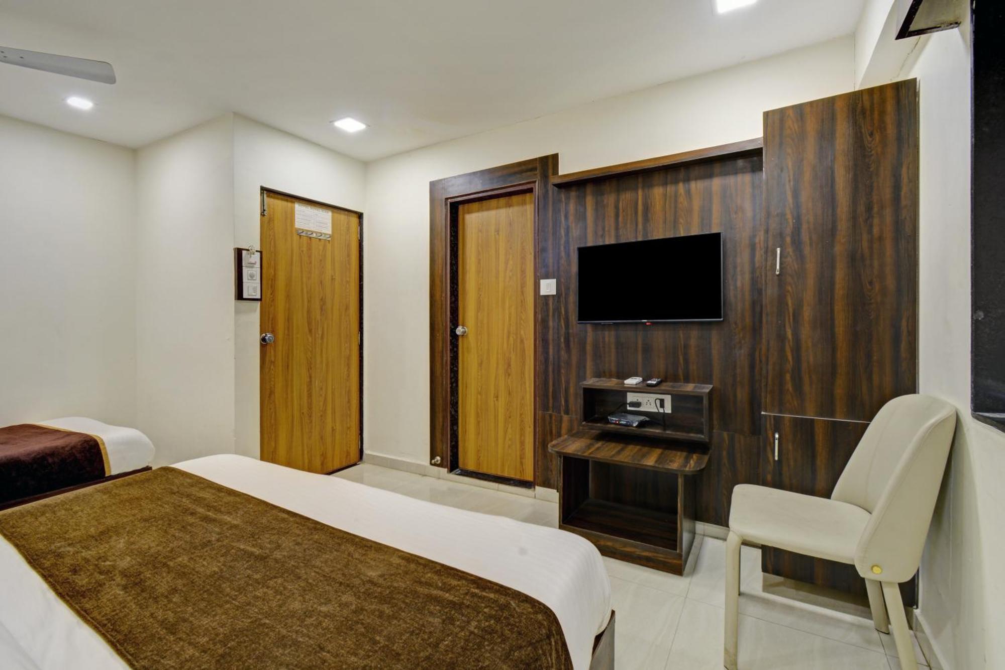 Hotel Royal Ican Sindhubhavan Road Ahmedabad Eksteriør bilde