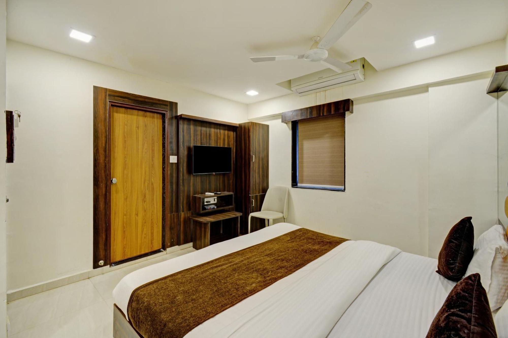 Hotel Royal Ican Sindhubhavan Road Ahmedabad Eksteriør bilde