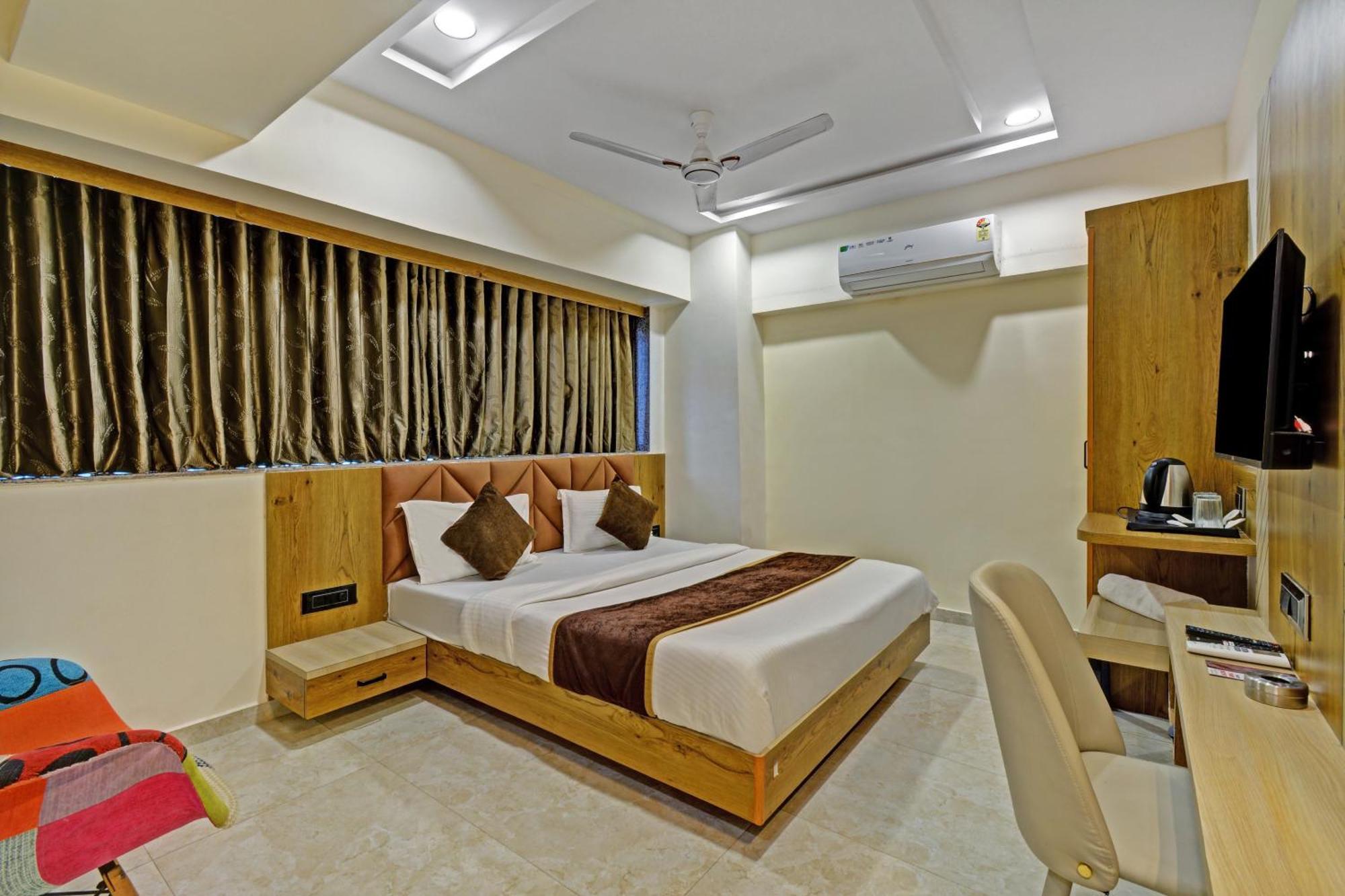 Hotel Royal Ican Sindhubhavan Road Ahmedabad Eksteriør bilde