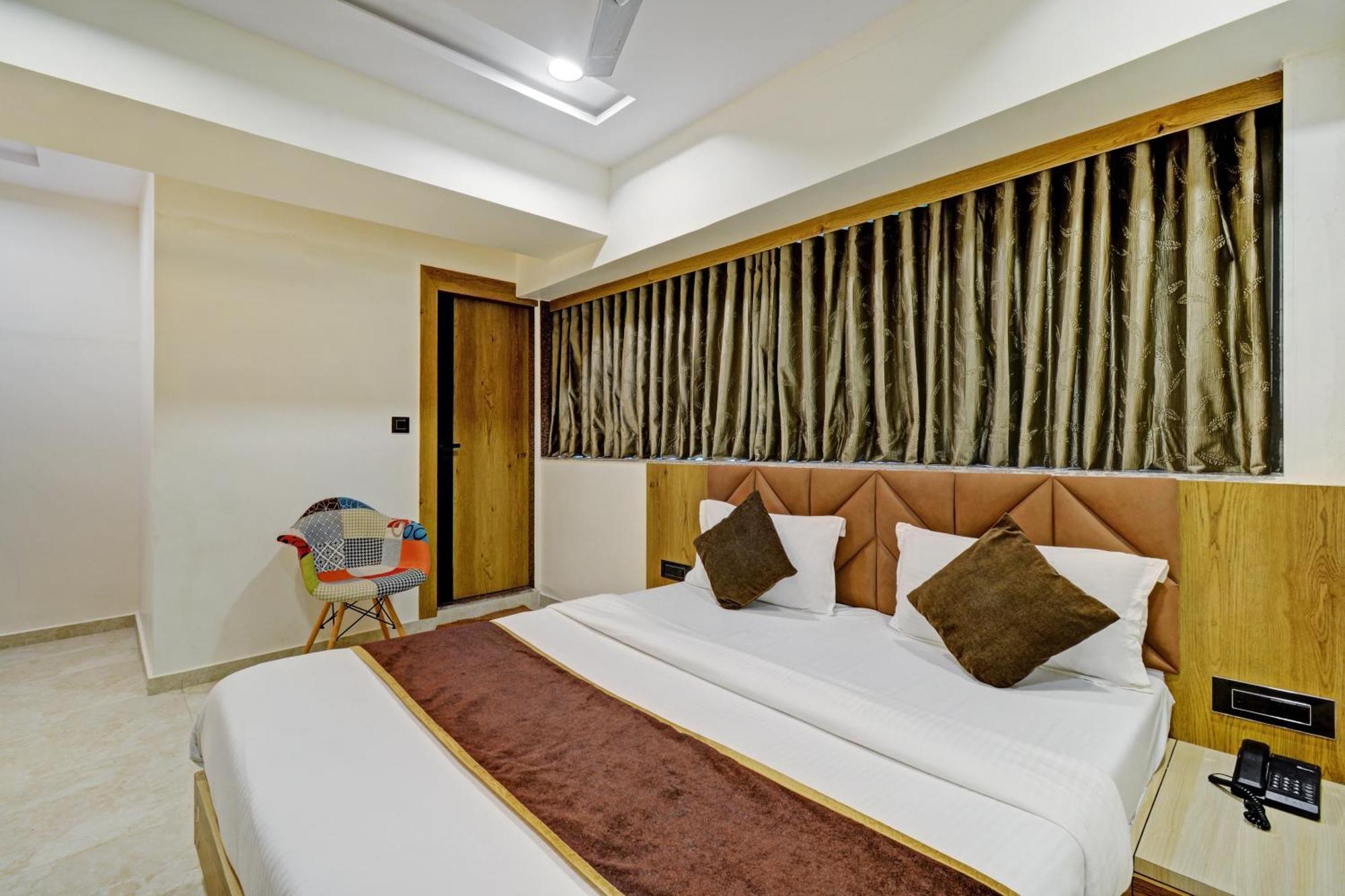 Hotel Royal Ican Sindhubhavan Road Ahmedabad Eksteriør bilde